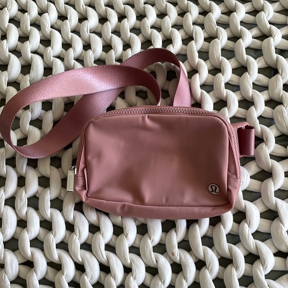 Lululemon Belt Bag - Picture 1 of 2